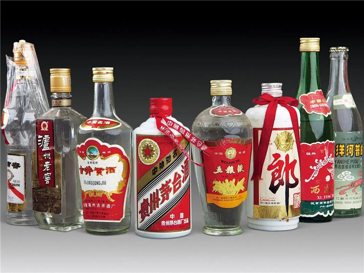 启东回收八瓶陈年老酒